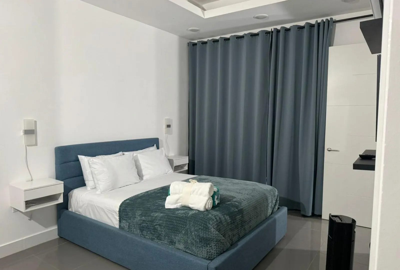 W39 Comfort Suites - Kingston - Pool 0*,
