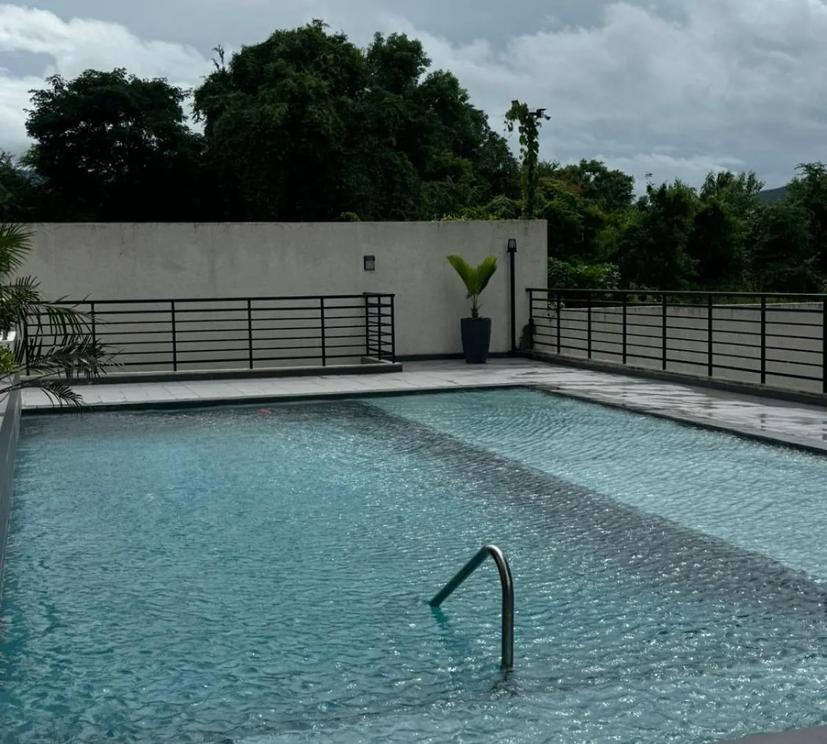W39 Comfort Suites - Kingston - Pool location